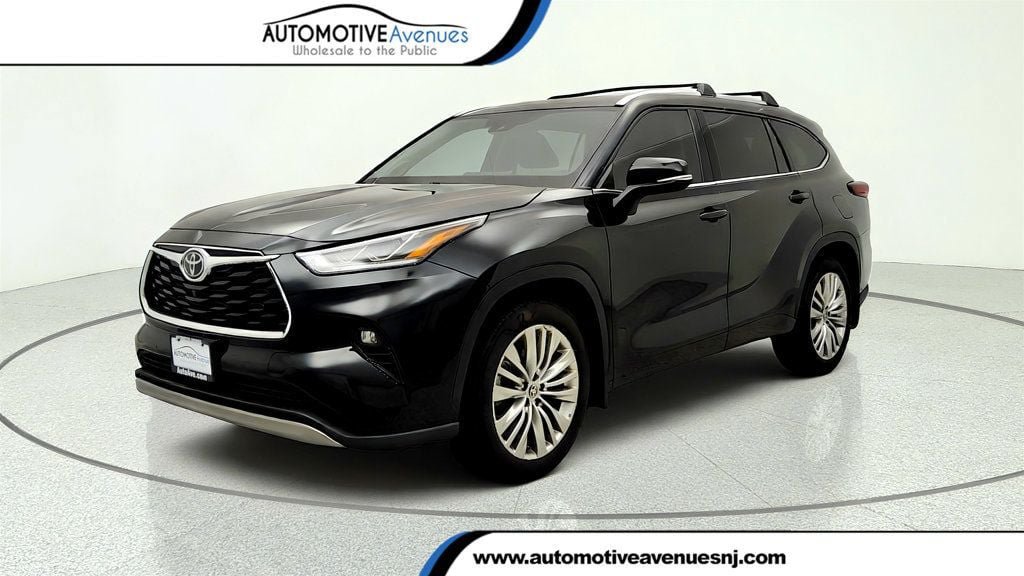 Used 2025 Toyota Highlander Platinum AWD/4WD image 1
