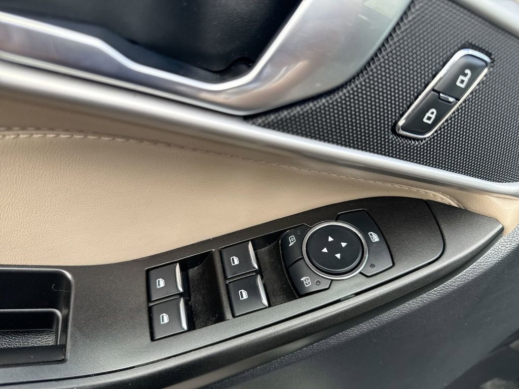 Used 2020 Ford Explorer XLT w/ Equipment Group 202A image 15