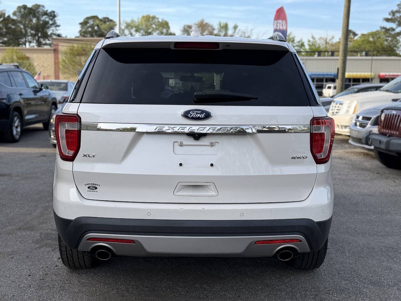 Used 2016 Ford Explorer XLT w/ Equipment Group 202A AWD/4WD image 7