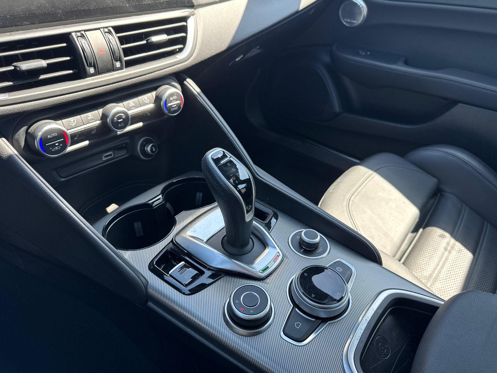 Used 2024 Alfa Romeo Giulia Veloce image 33