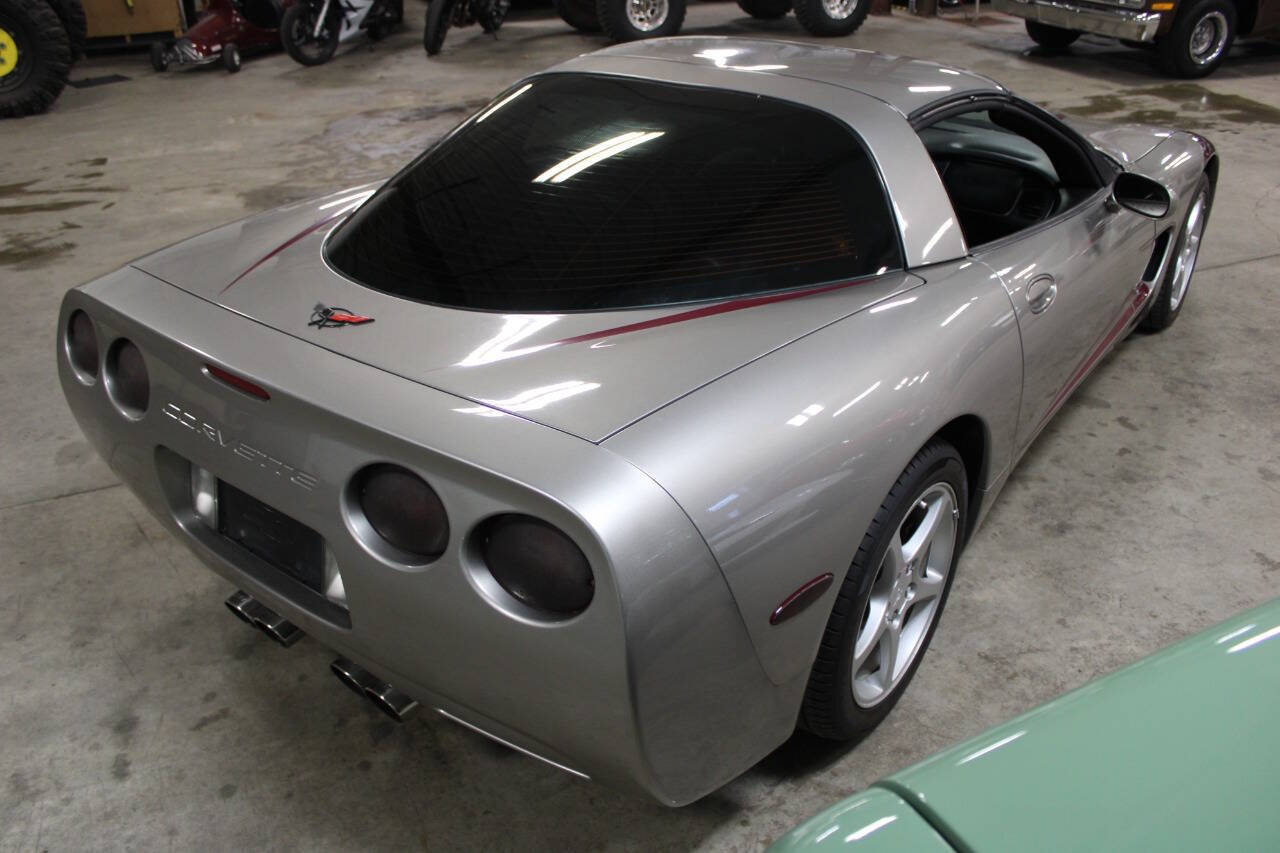 Used 2001 Chevrolet Corvette Coupe w/ Preferred Equipment Group2 RWD image 17
