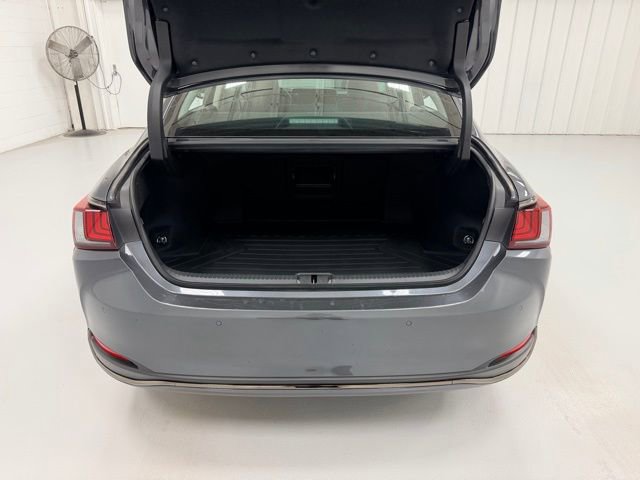 Used 2025 Lexus ES 300h F Sport image 28