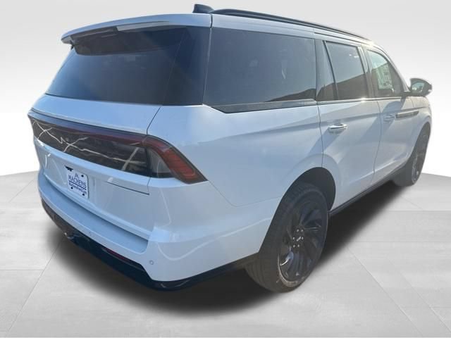 New 2026 Lincoln Navigator Reserve w/ Jet Appearance Package AWD/4WD image 6