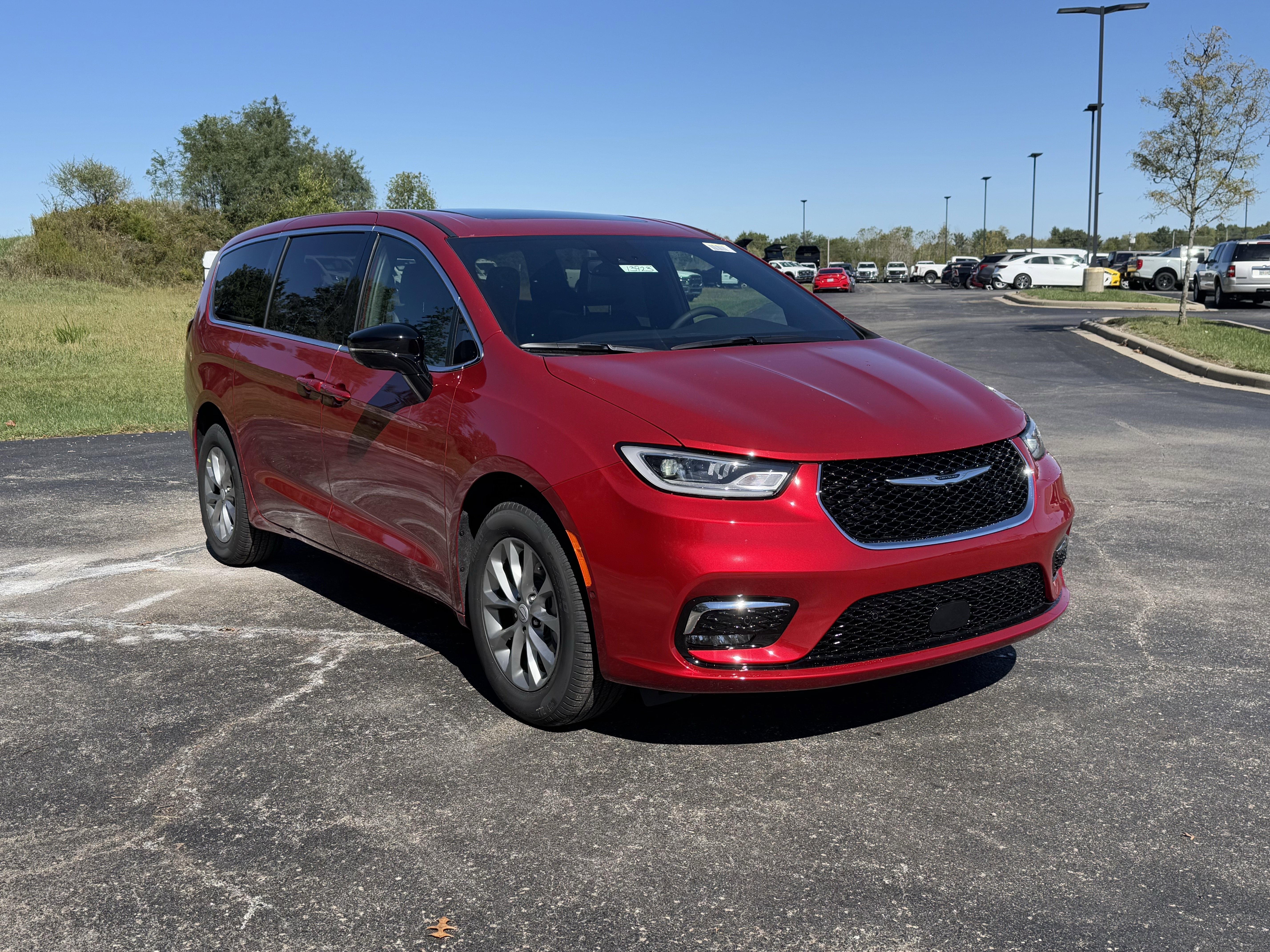 New 2026 Chrysler Pacifica Select image 2