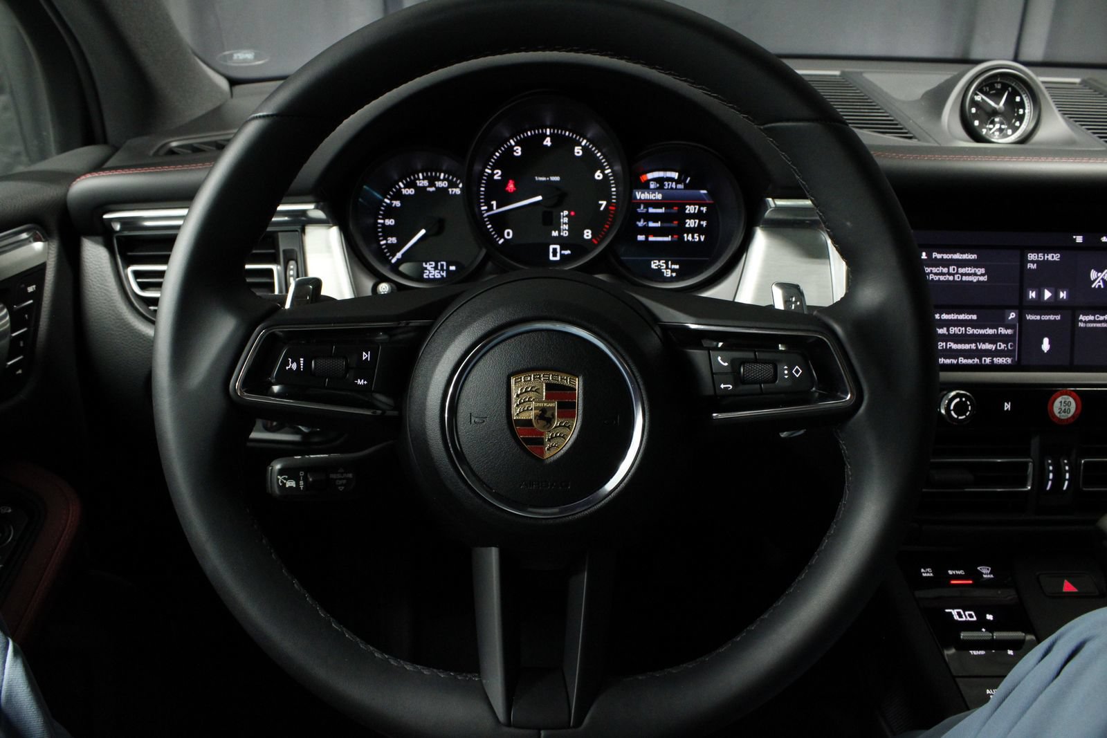 Certified 2025 Porsche Macan AWD/4WD image 11