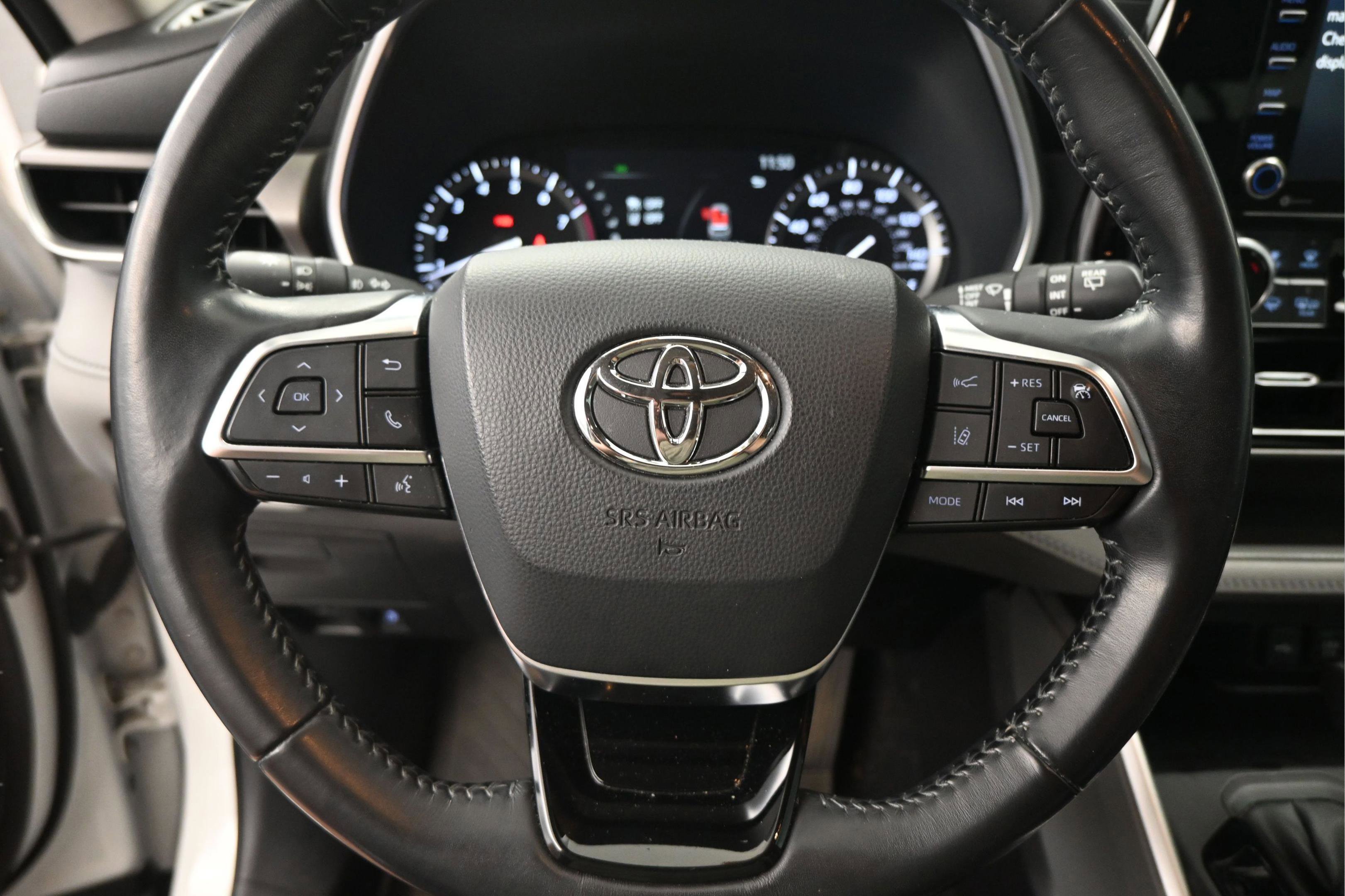 Used 2020 Toyota Highlander XLE AWD/4WD image 27