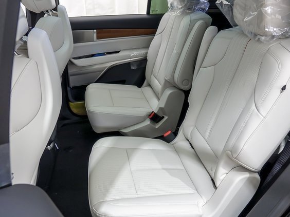 New 2026 Cadillac Vistiq Luxury w/ LPO, Floor Liner Package image 10