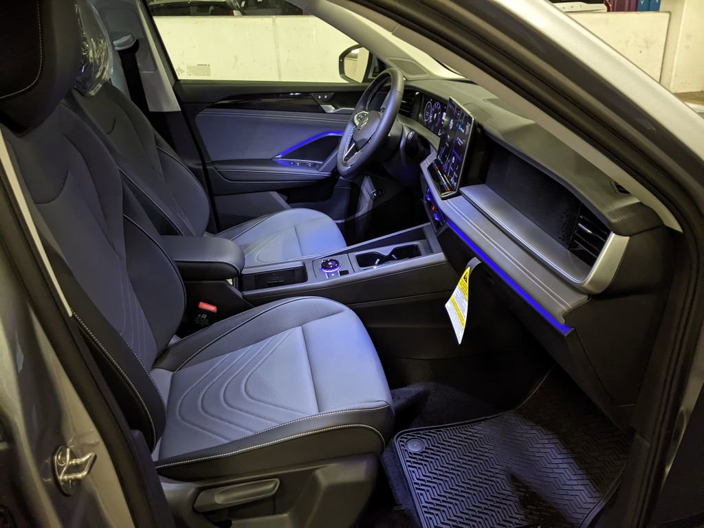 New 2026 Volkswagen Tiguan SE FWD image 22