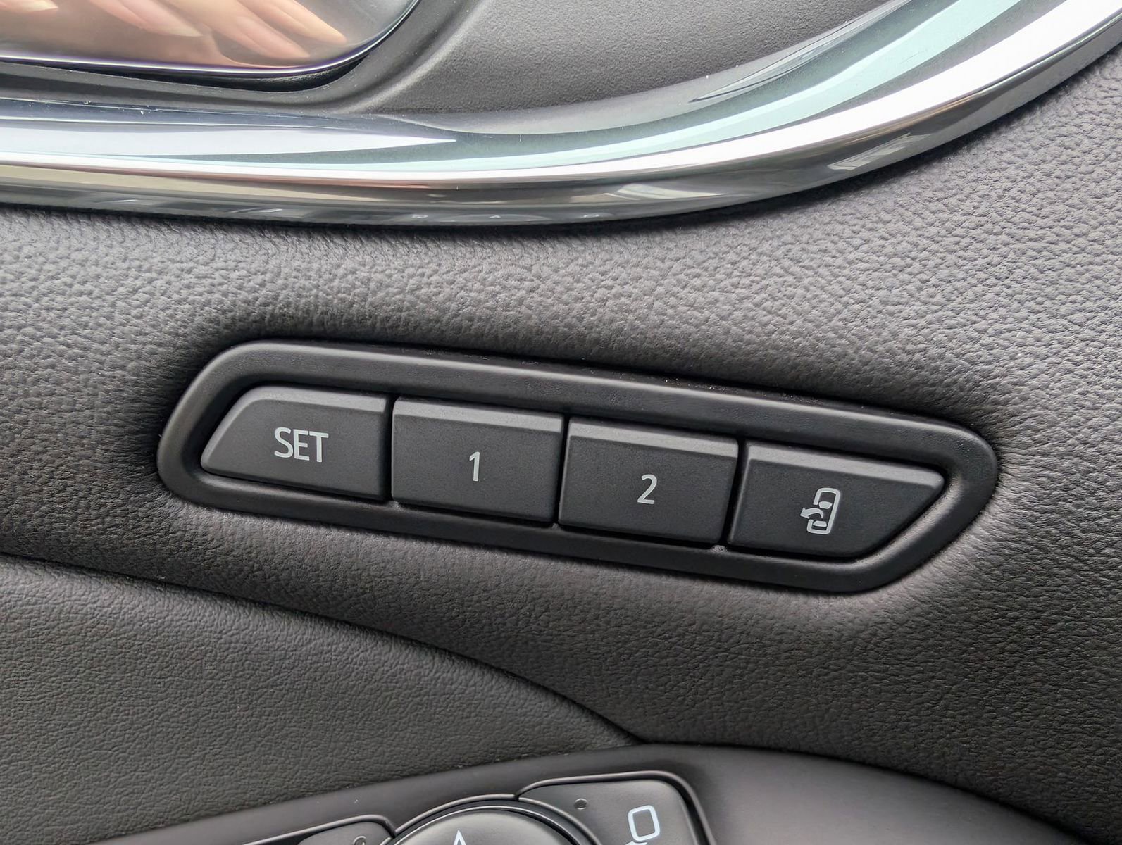 Used 2020 Buick Enclave Avenir w/ Avenir Technology Package AWD/4WD image 8