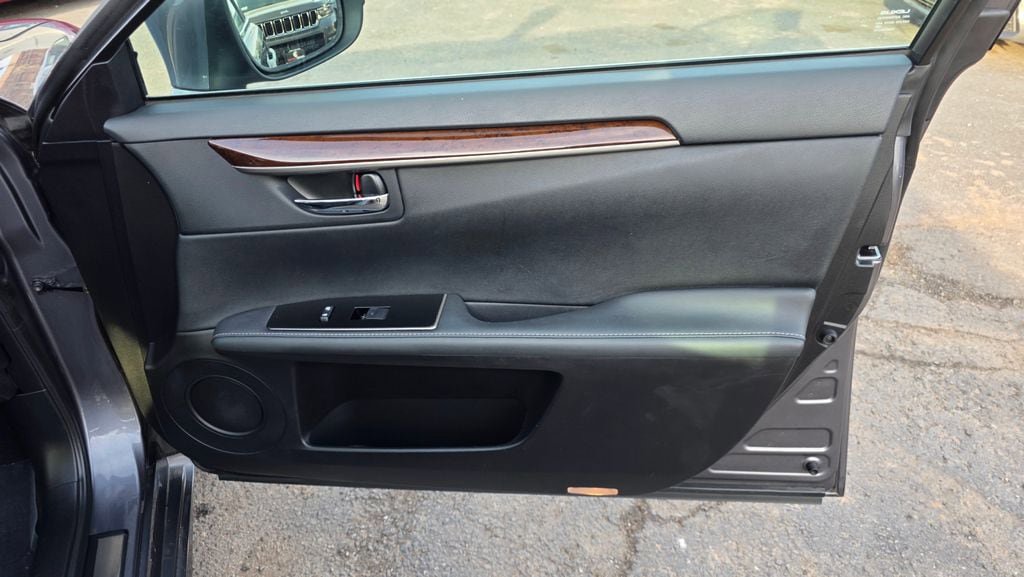Used 2016 Lexus ES 350 w/ Navigation System Package FWD image 39