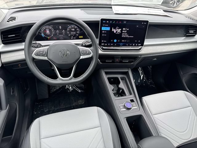 New 2026 Volkswagen Tiguan SE FWD image 23
