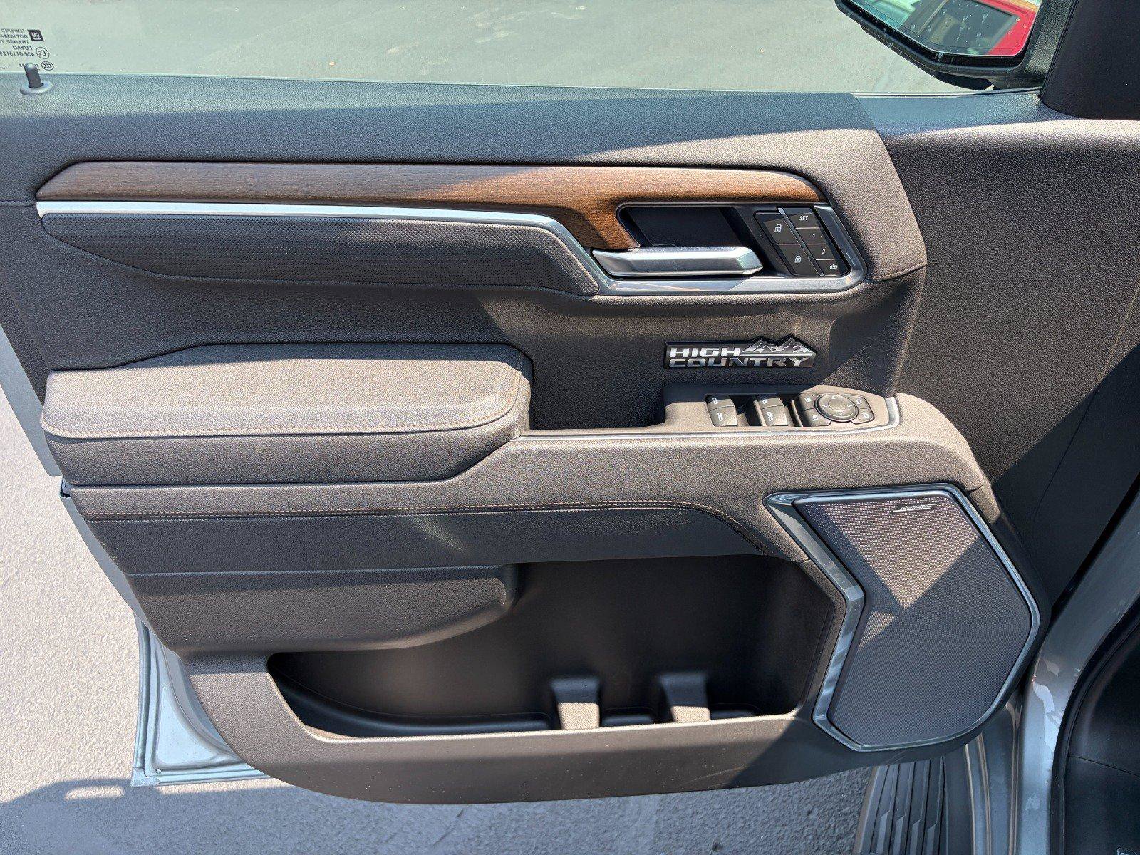 Used 2025 Chevrolet Silverado 1500 High Country w/ Technology Package AWD/4WD image 10