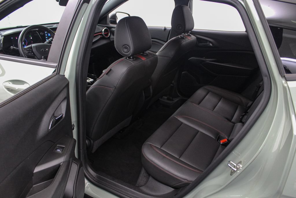 Used 2024 Chevrolet Trax RS w/ Driver Confidence Package FWD image 16
