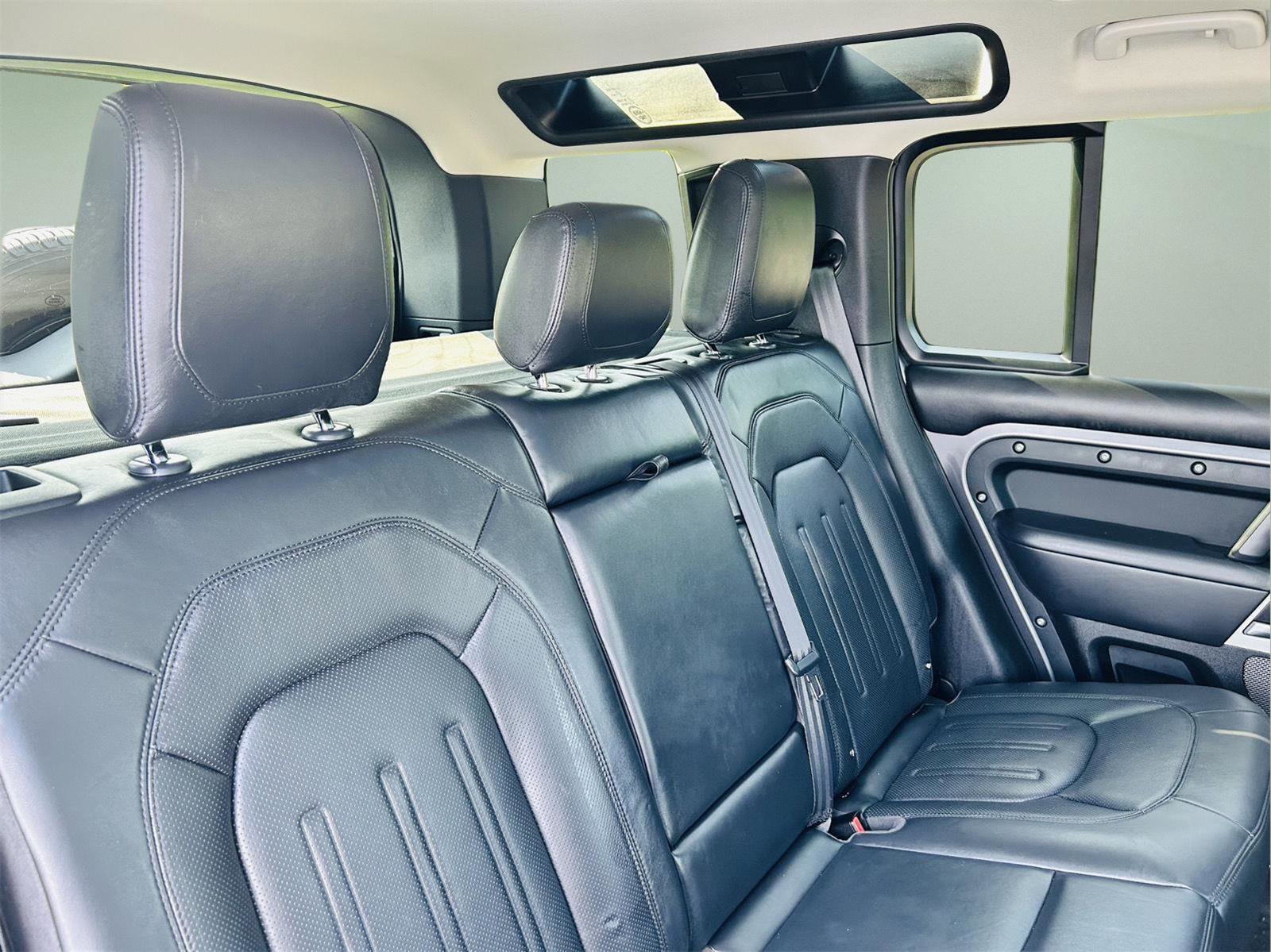 Used 2020 Land Rover Defender 110 HSE image 42