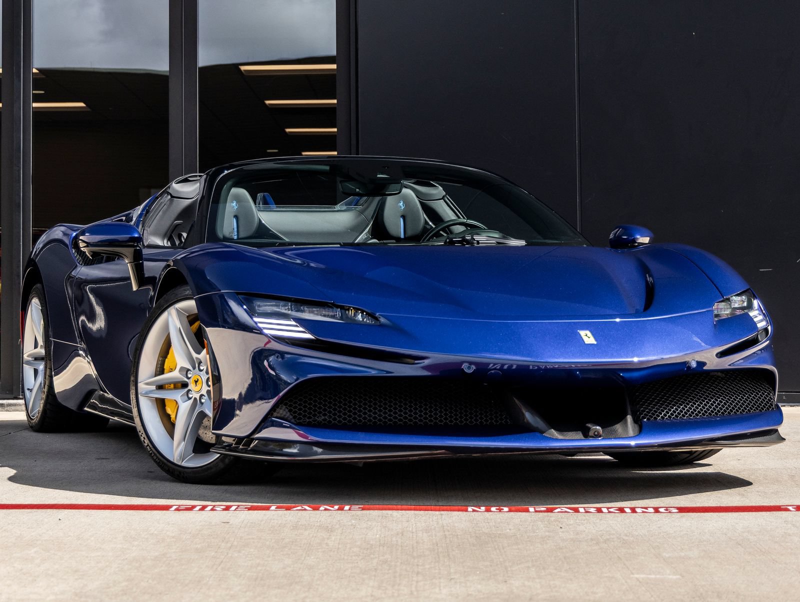 Used 2022 Ferrari SF90 Spider AWD/4WD image 2
