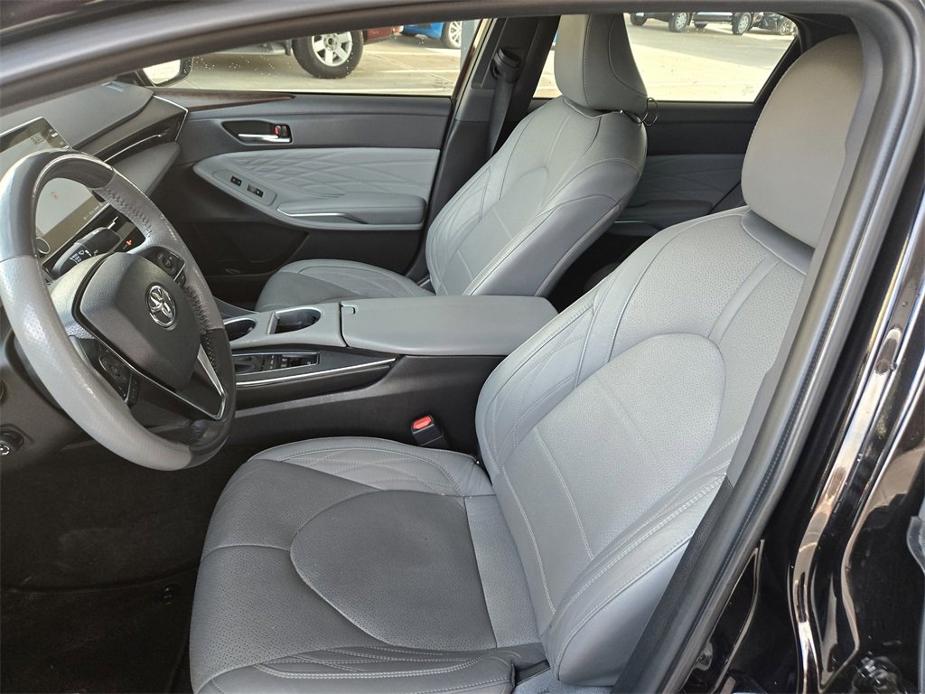 Used 2021 Toyota Avalon Limited image 25