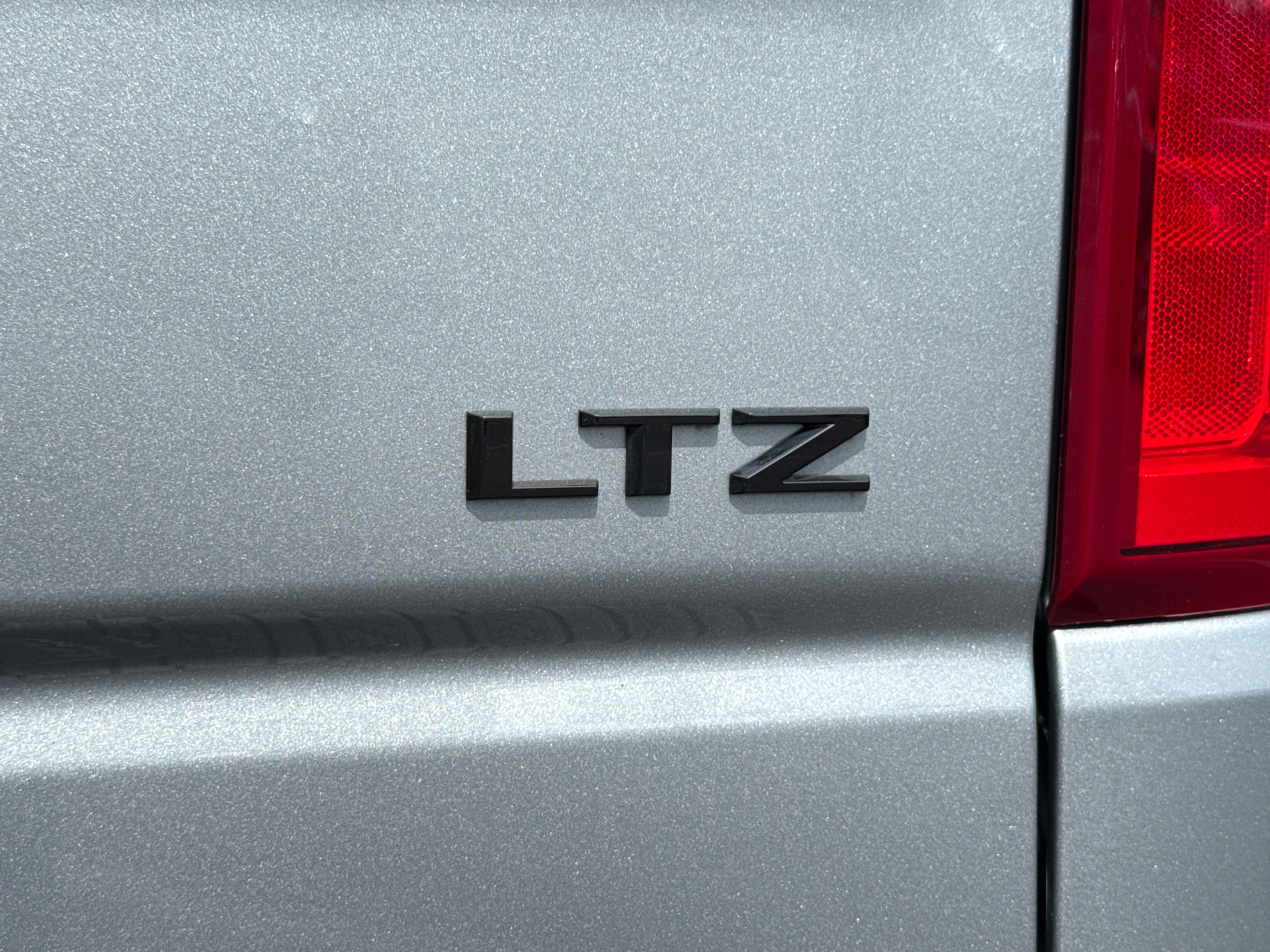Used 2023 Chevrolet Silverado 1500 LTZ w/ LTZ Convenience Package II AWD/4WD image 11