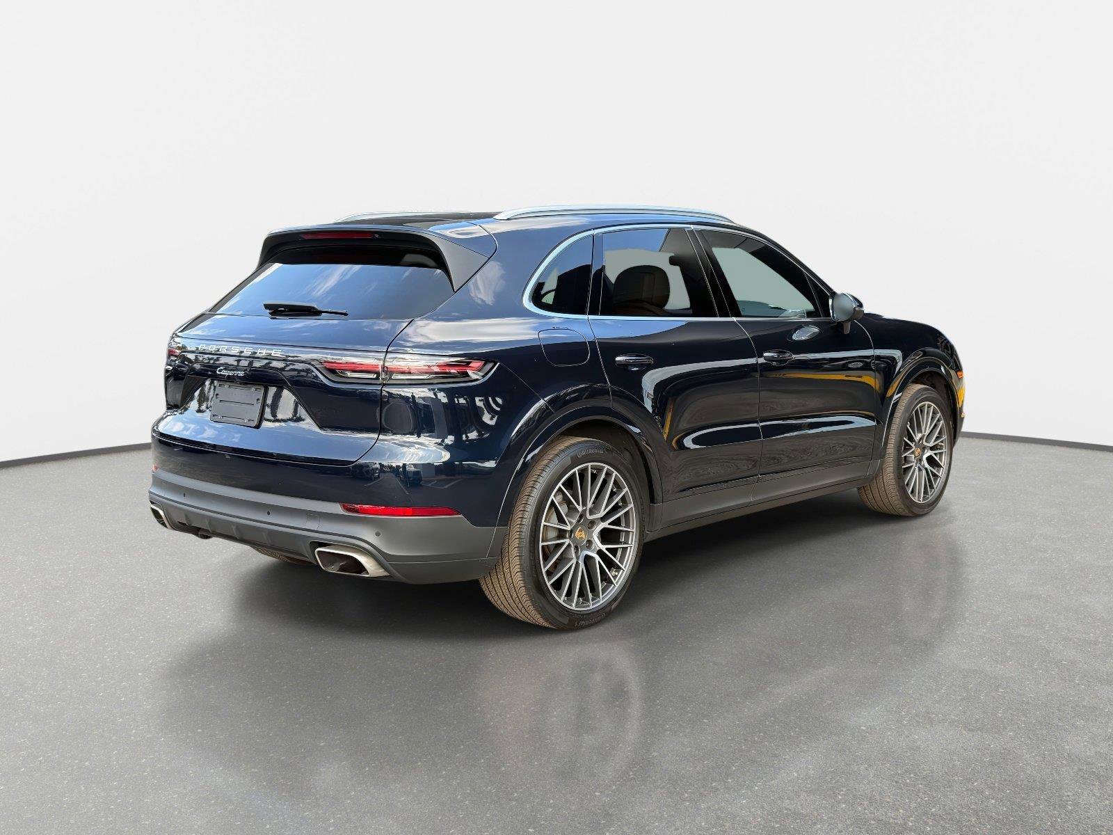 Used 2022 Porsche Cayenne w/ Premium Package image 3