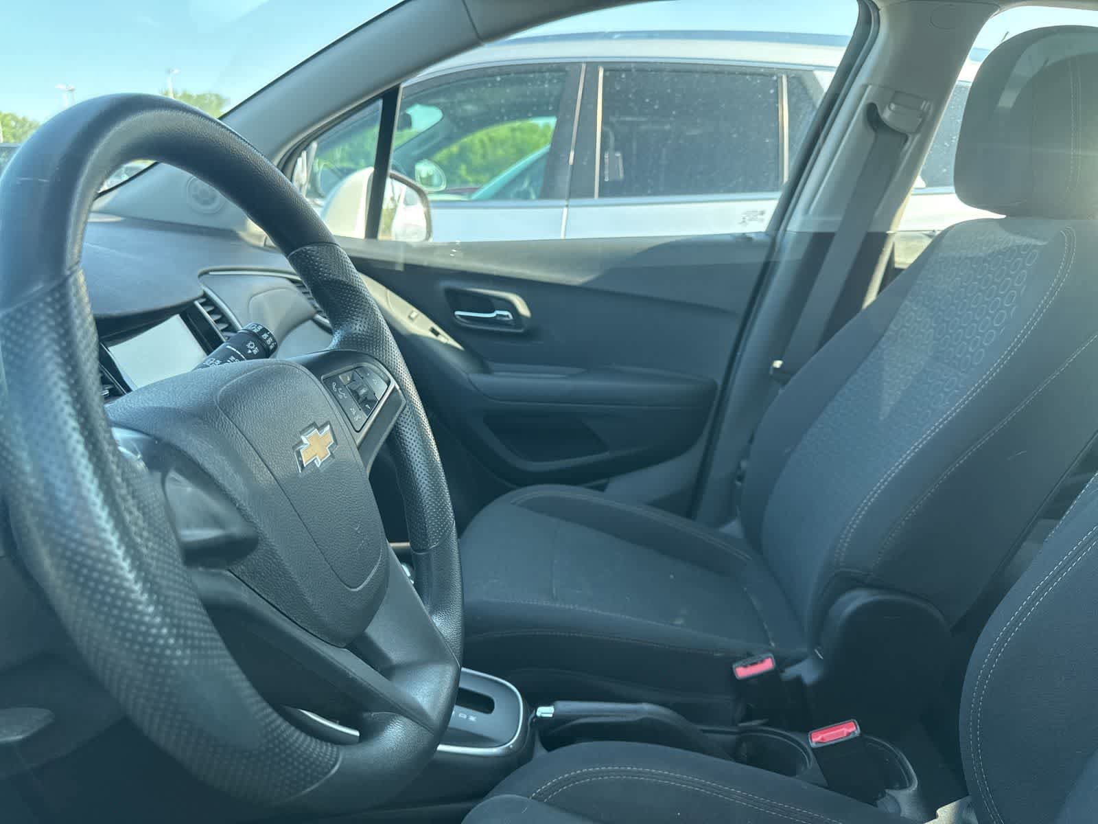Used 2019 Chevrolet Trax LS FWD image 31