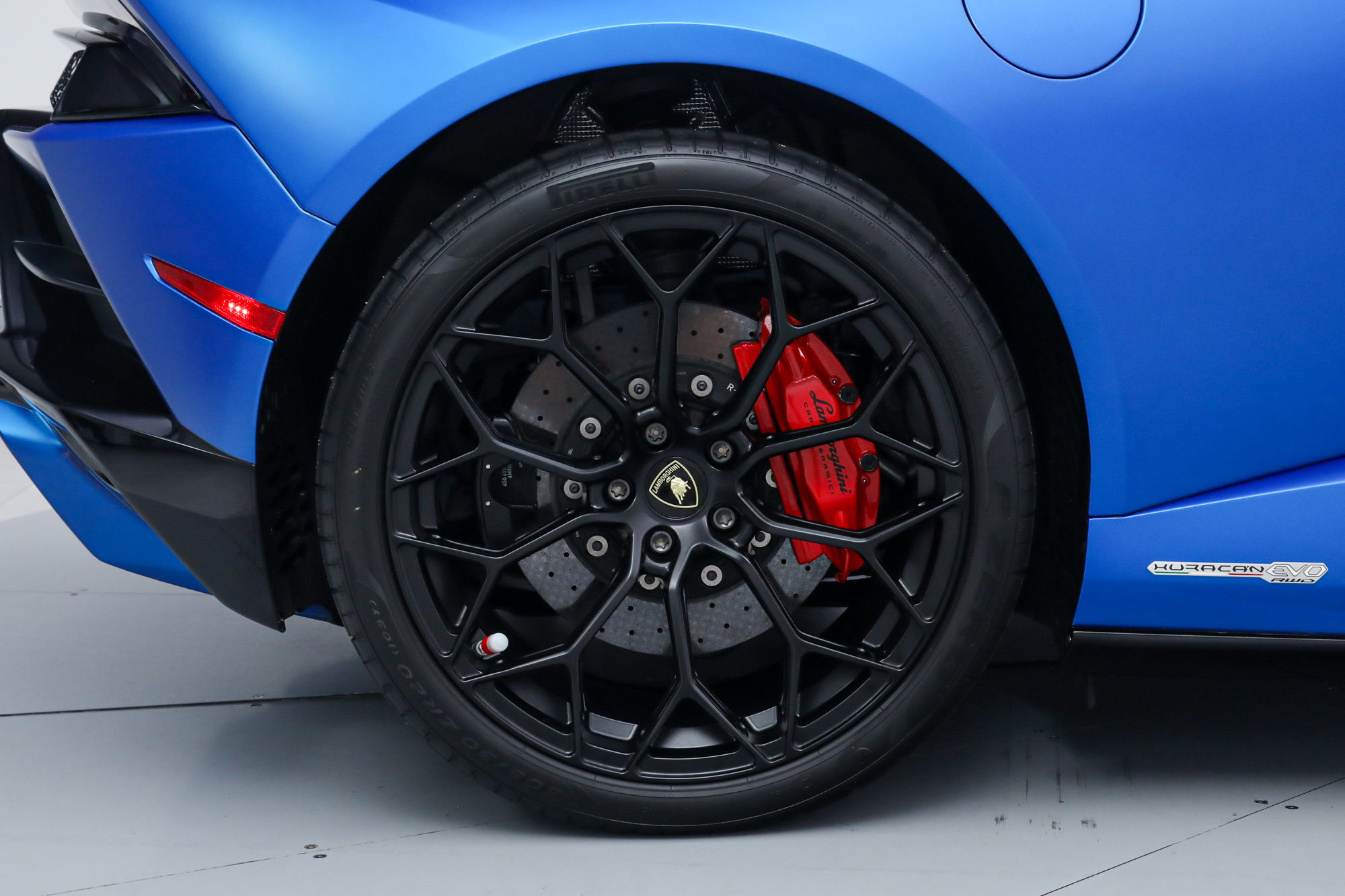 Used 2021 Lamborghini Huracan EVO RWD image 40