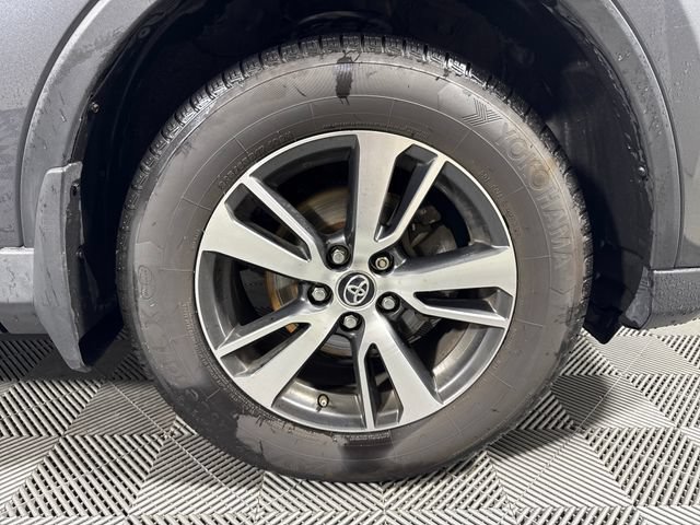 Used 2018 Toyota RAV4 XLE AWD/4WD image 11