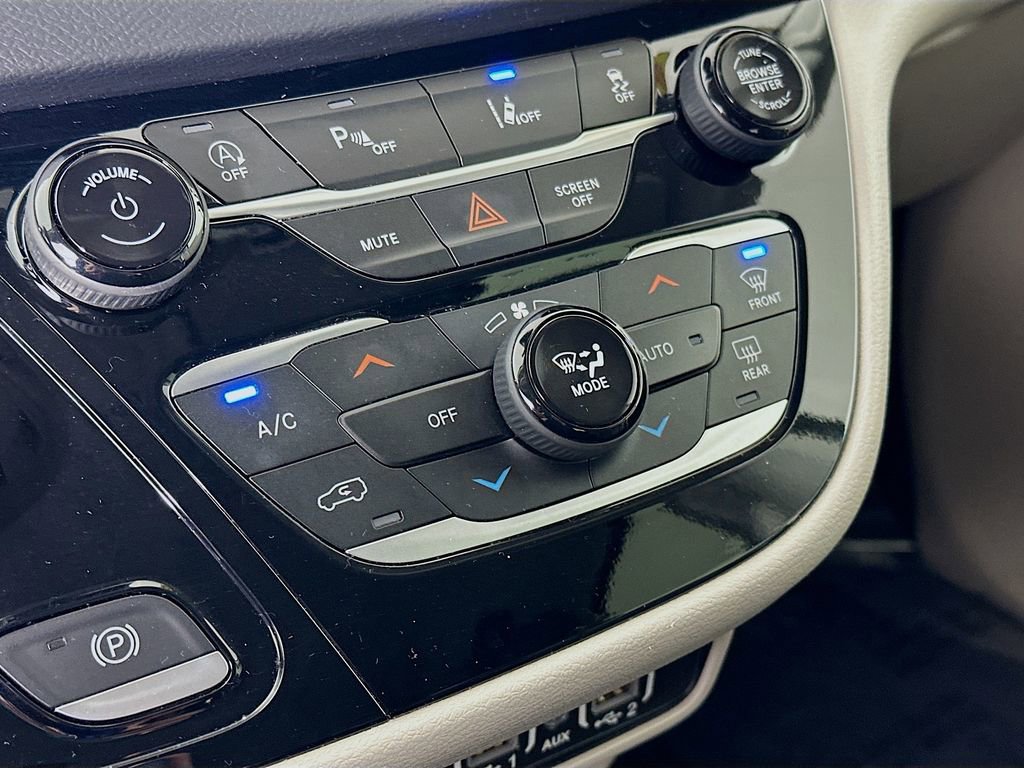 Certified 2023 Chrysler Pacifica Touring-L image 24