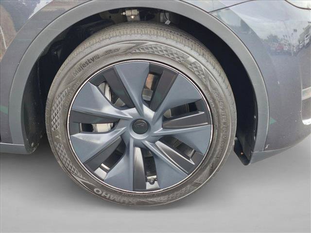 Used 2024 Tesla Model Y 2WD image 23
