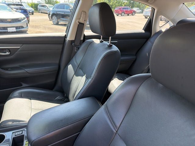 Used 2016 Nissan Altima 2.5 SL FWD image 11