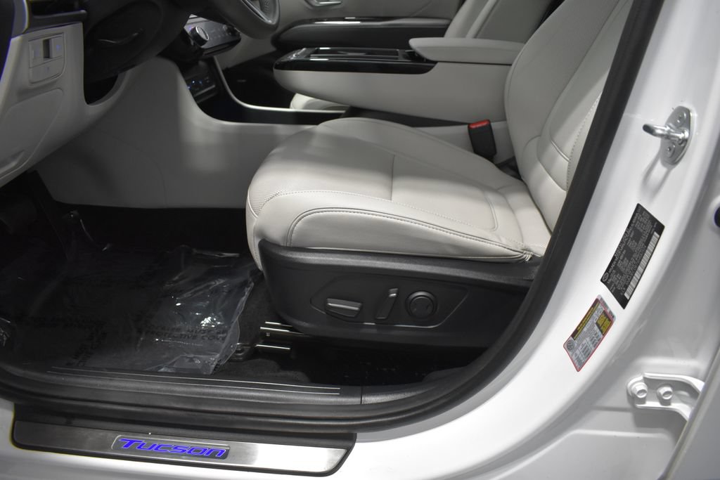 Used 2025 Hyundai Tucson Limited AWD/4WD image 19