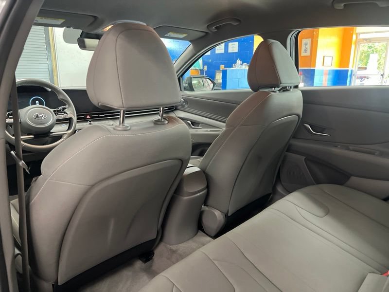 Used 2023 Hyundai Elantra SEL w/ Convenience Package FWD image 16