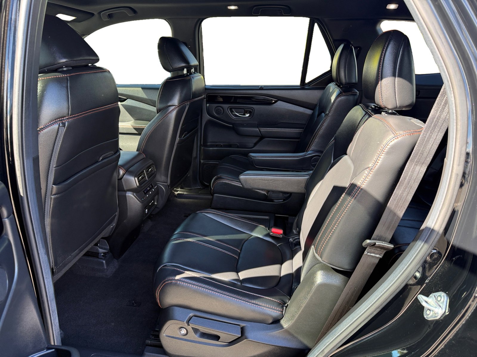 Used 2025 Honda Pilot TrailSport image 16
