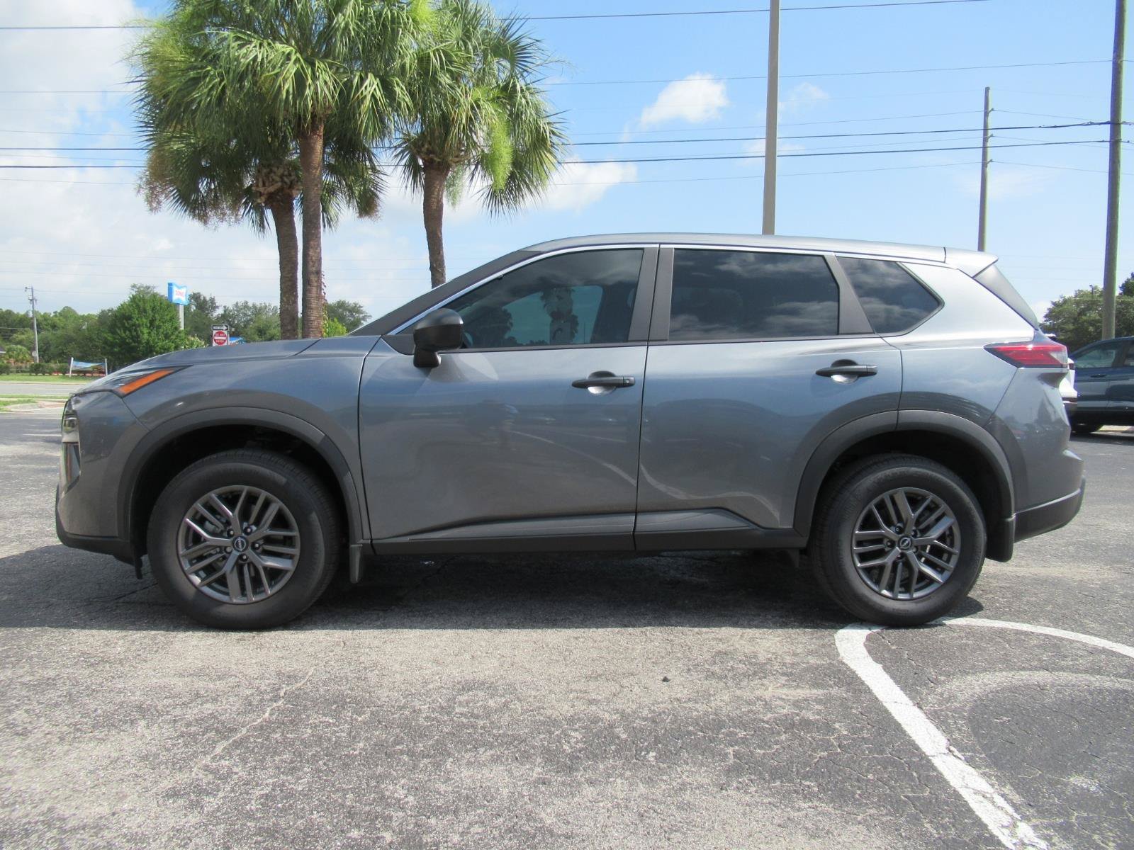 Used 2026 Nissan Rogue S FWD image 2