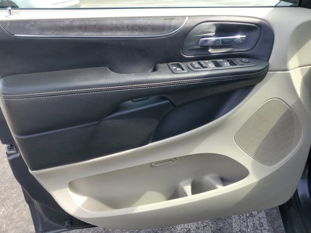 Used 2012 Chrysler Town & Country Touring w/ Entertainment Group #1 FWD image 12