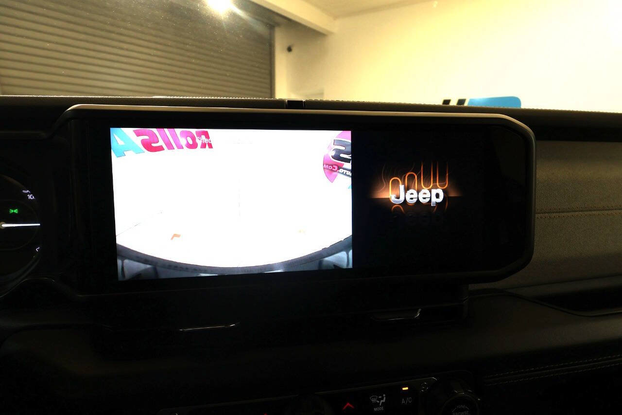 Used 2024 Jeep Wrangler Unlimited Sahara w/ Safety Group AWD/4WD image 28