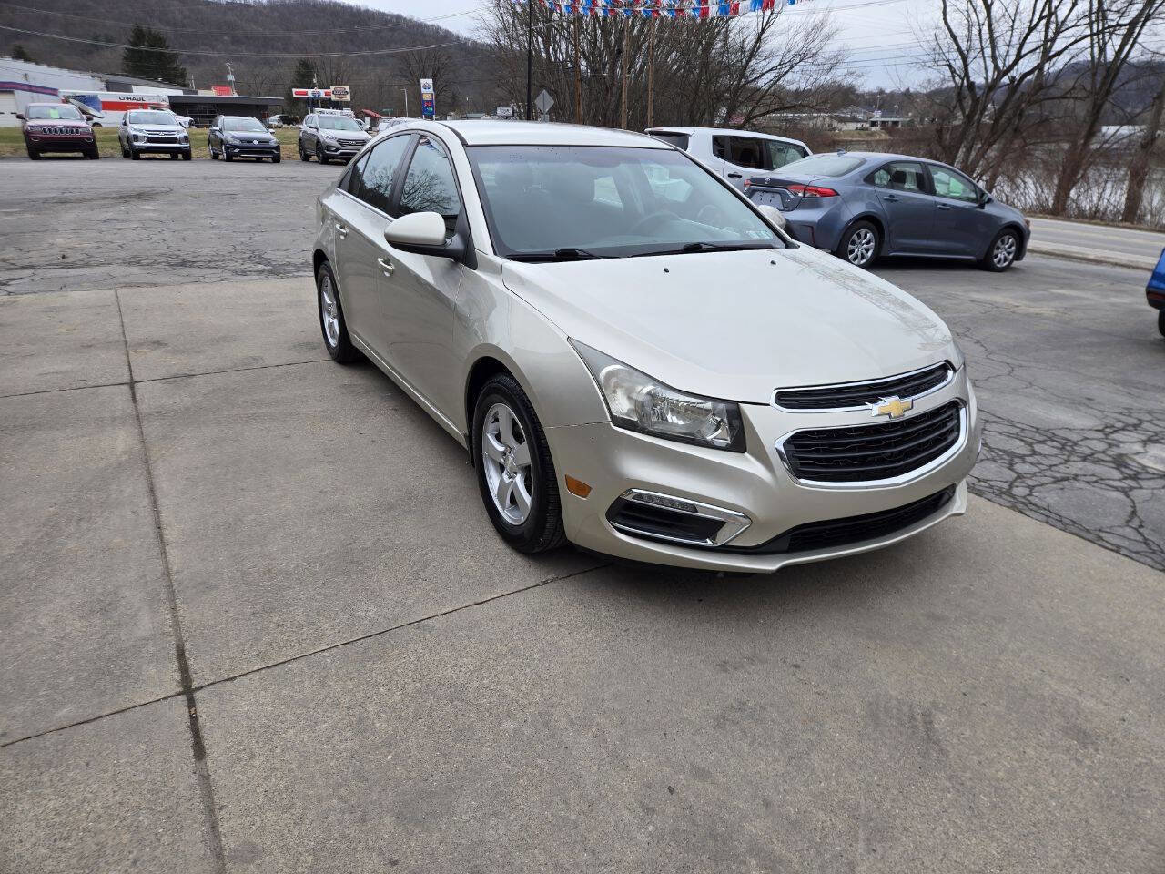 Used 2016 Chevrolet Cruze LT FWD image 2