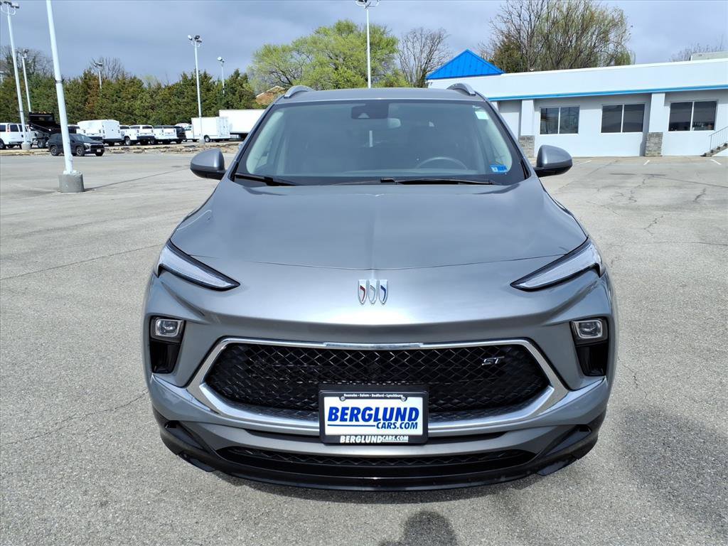 Used 2024 Buick Encore GX Sport Touring image 9