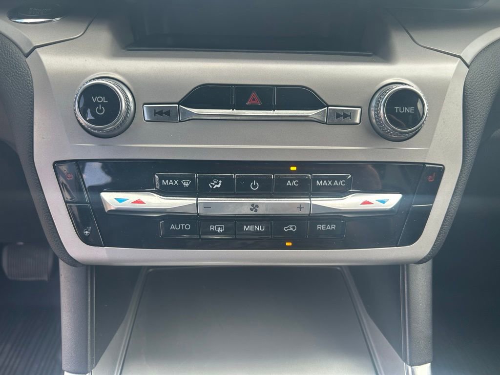 Used 2023 Ford Explorer XLT w/ Equipment Group 202A image 16