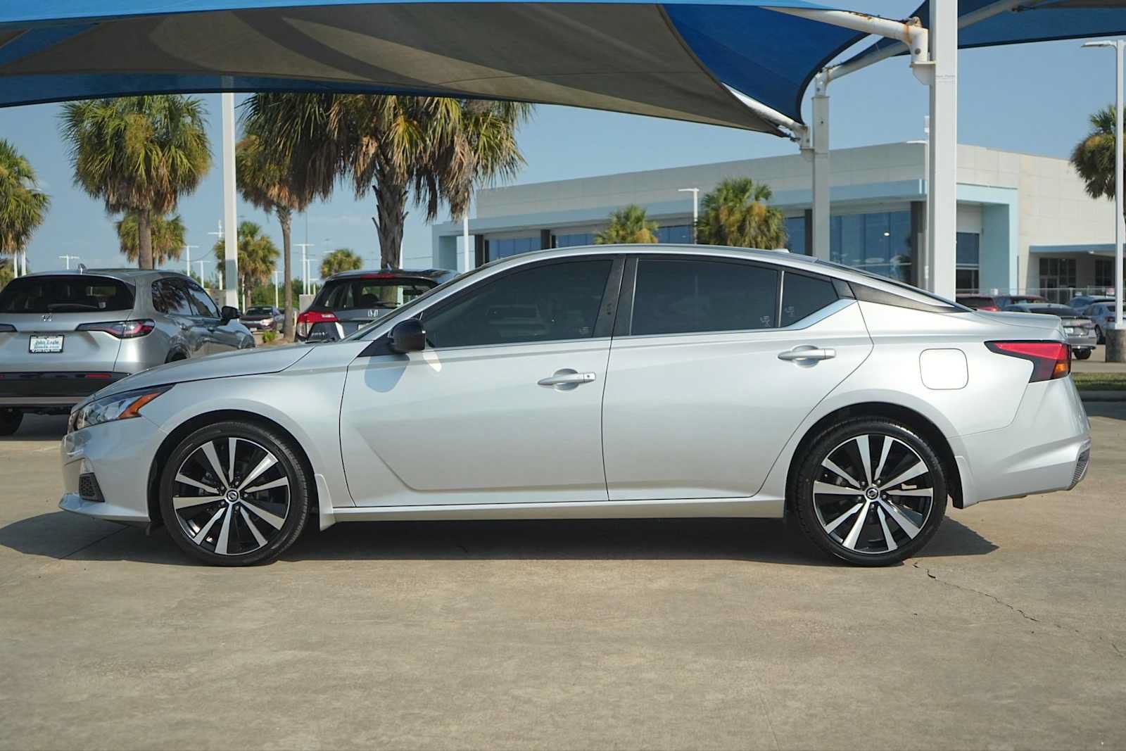 Used 2022 Nissan Altima 2.5 SR AWD/4WD image 3