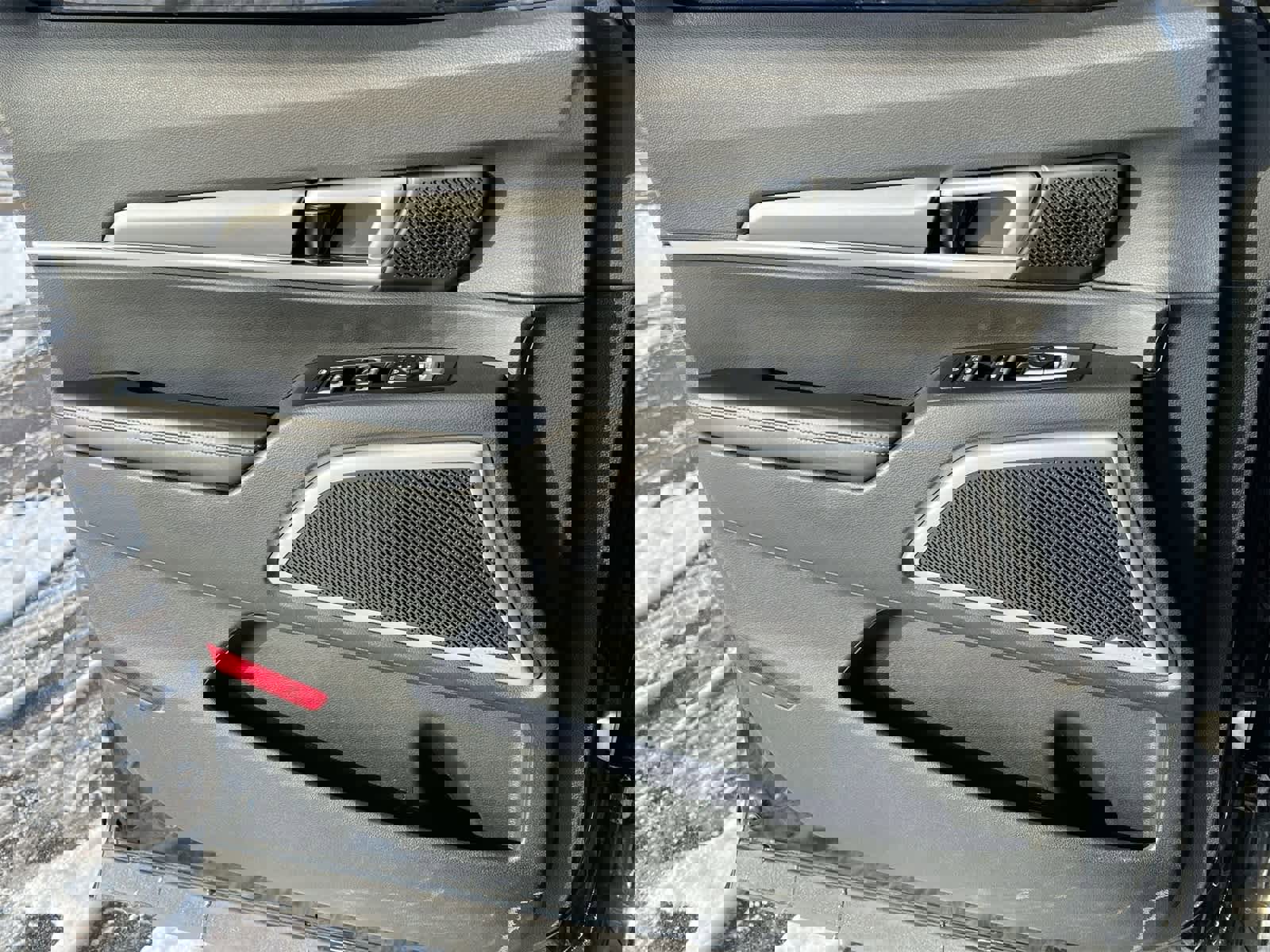 Used 2022 Kia Telluride LX image 30