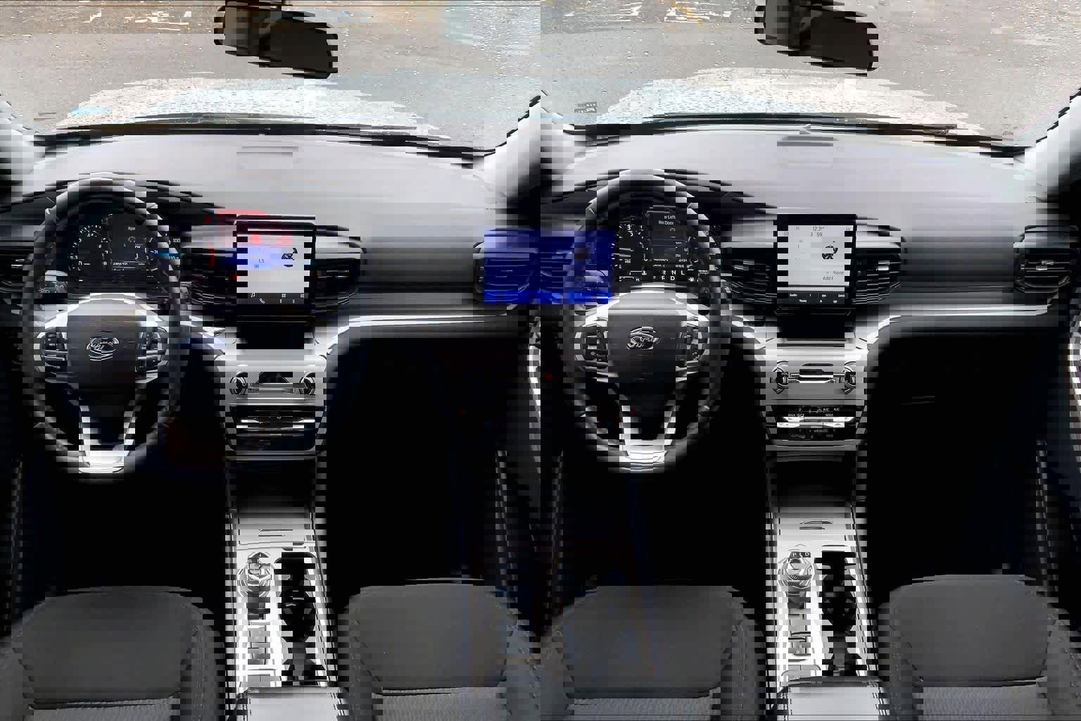 Used 2023 Ford Explorer XLT image 15