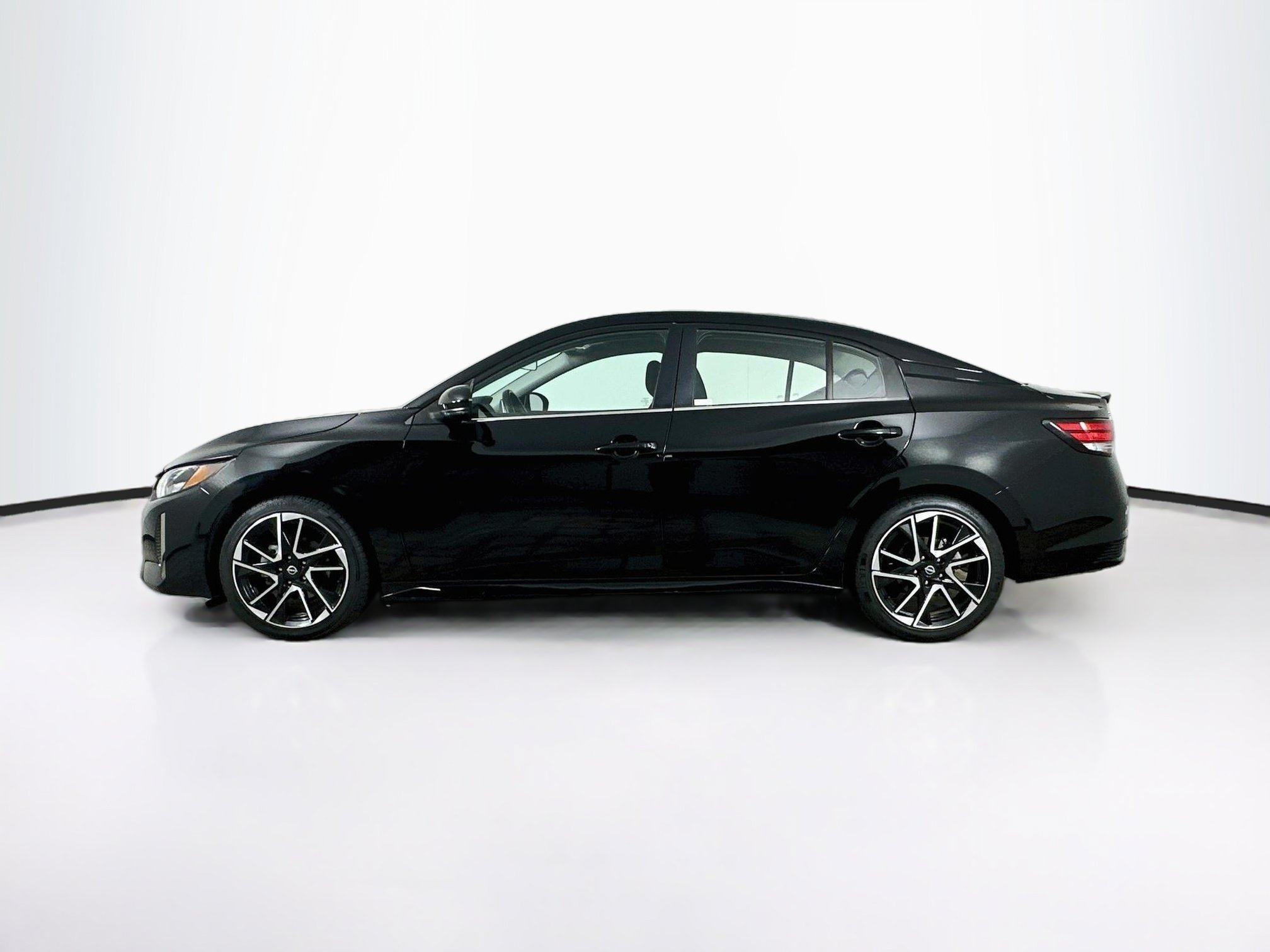 Used 2025 Nissan Sentra SR FWD image 4
