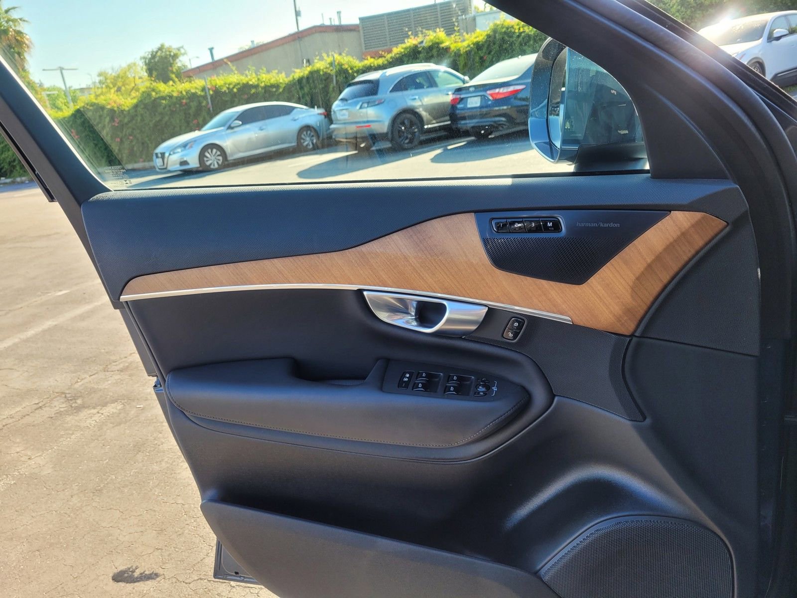 Certified 2024 Volvo XC90 T8 Plus w/ Protection Package Premier image 18