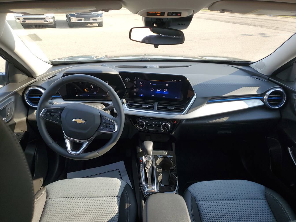 Used 2025 Chevrolet Trax LT w/ LT Convenience Package image 27