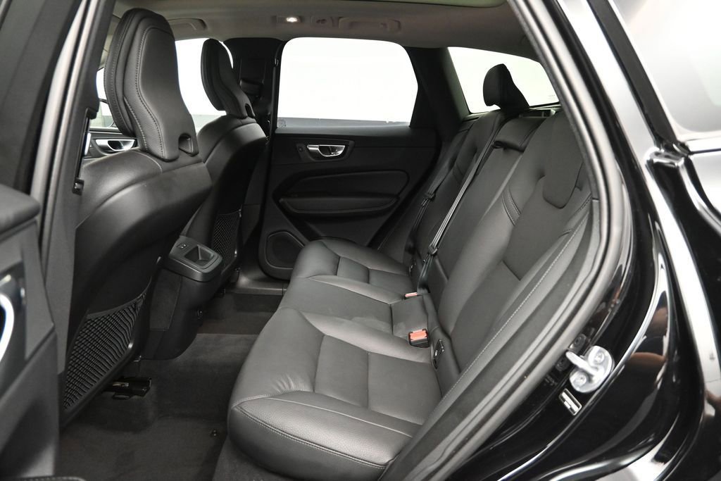 Used 2025 Volvo XC60 B5 Plus AWD/4WD image 14