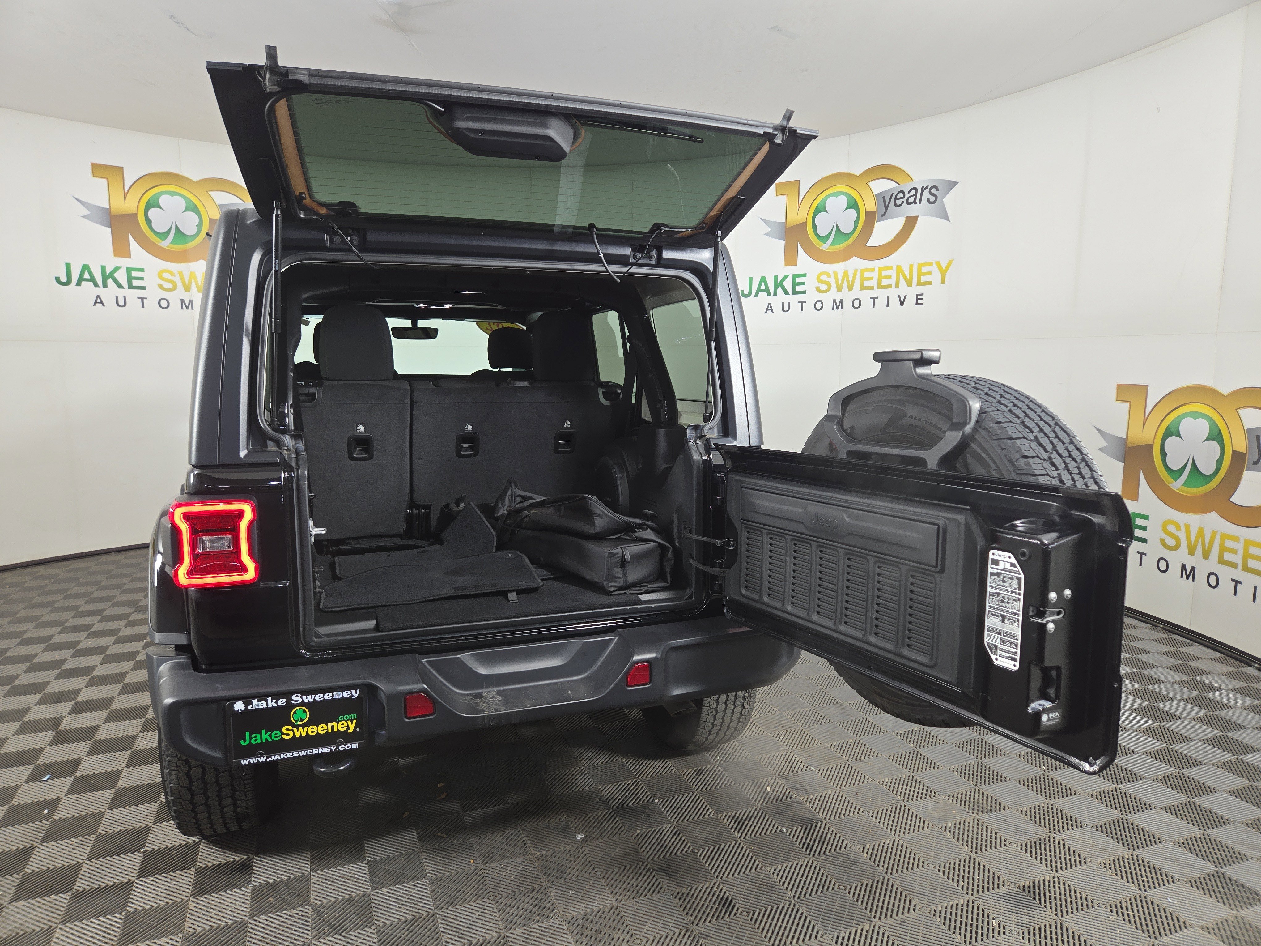 Used 2022 Jeep Wrangler Unlimited Sahara w/ LED Lighting Group image 33