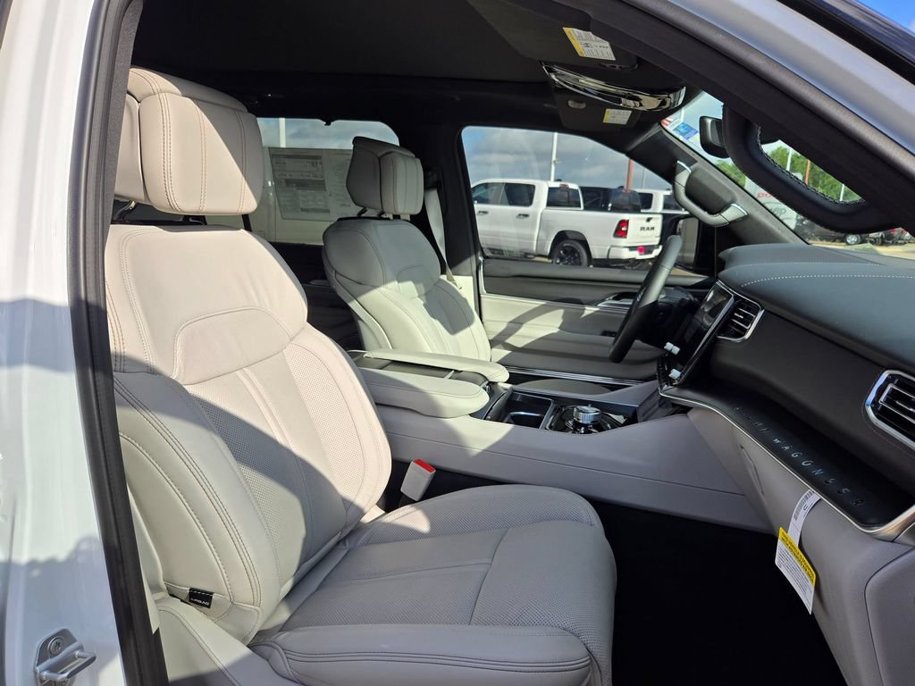 New 2026 Jeep Grand Wagoneer Summit AWD/4WD image 31