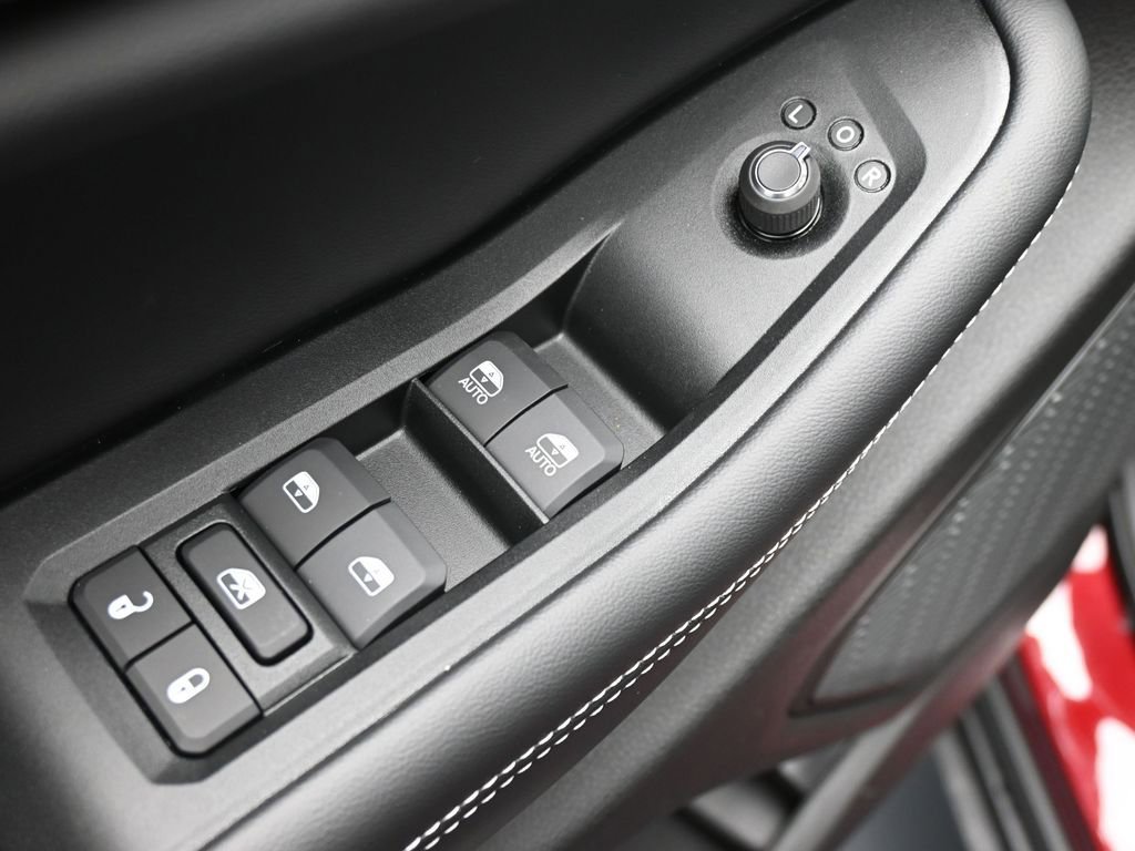 New 2025 Jeep Grand Cherokee Altitude image 10