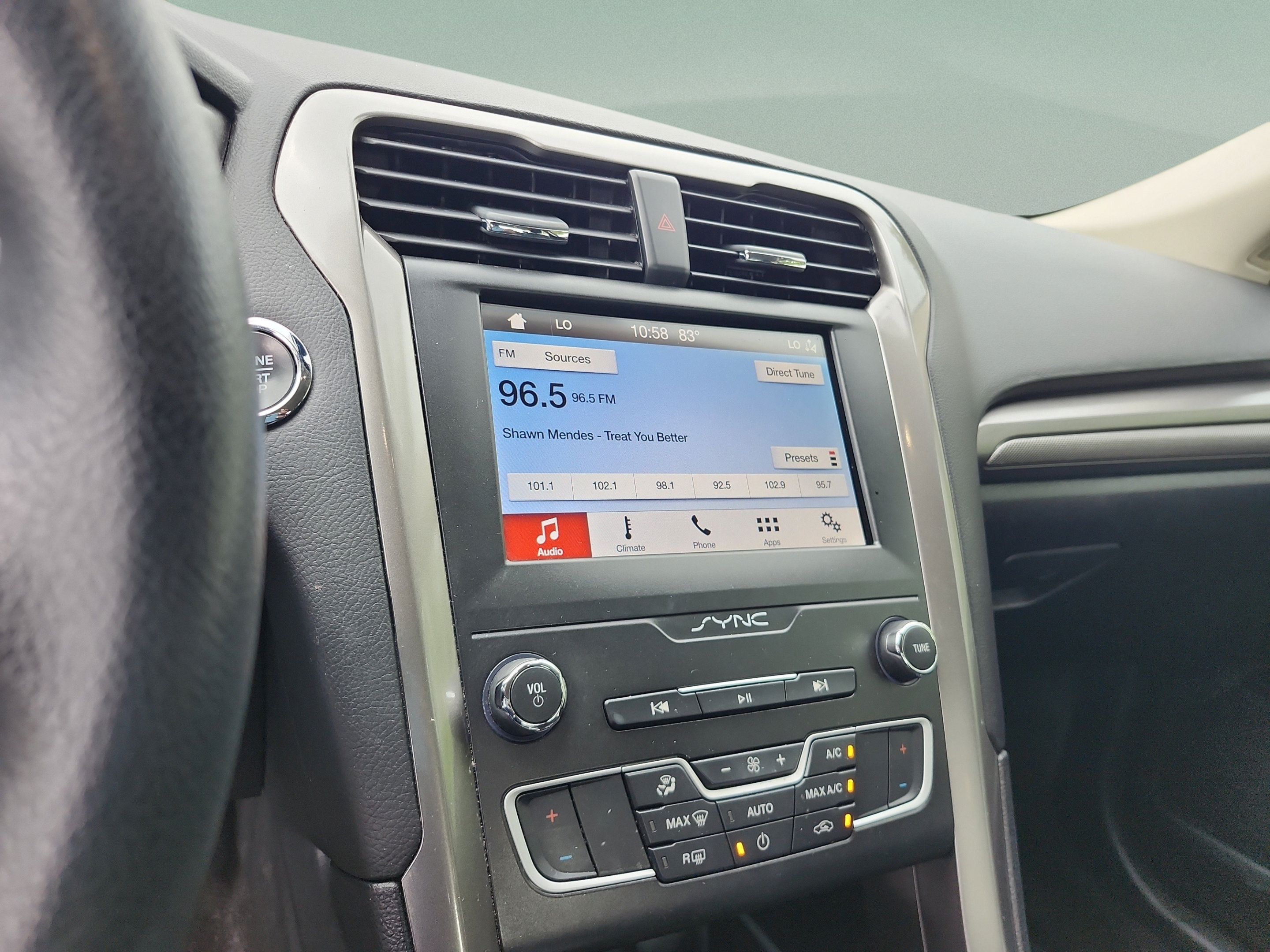 Used 2019 Ford Fusion SE FWD image 12