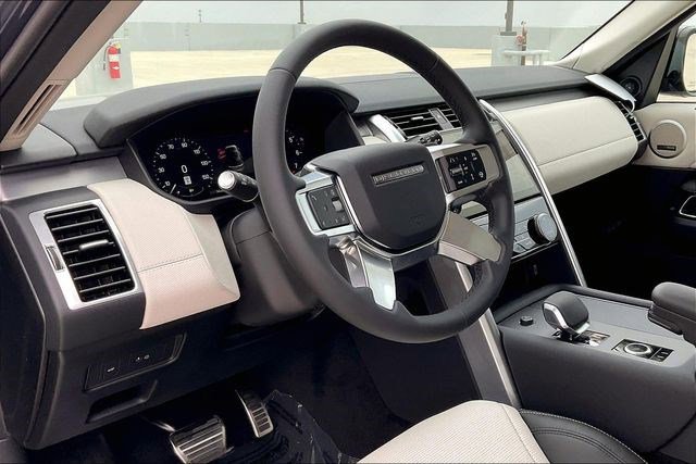 New 2026 Land Rover Discovery Limited Edition image 7