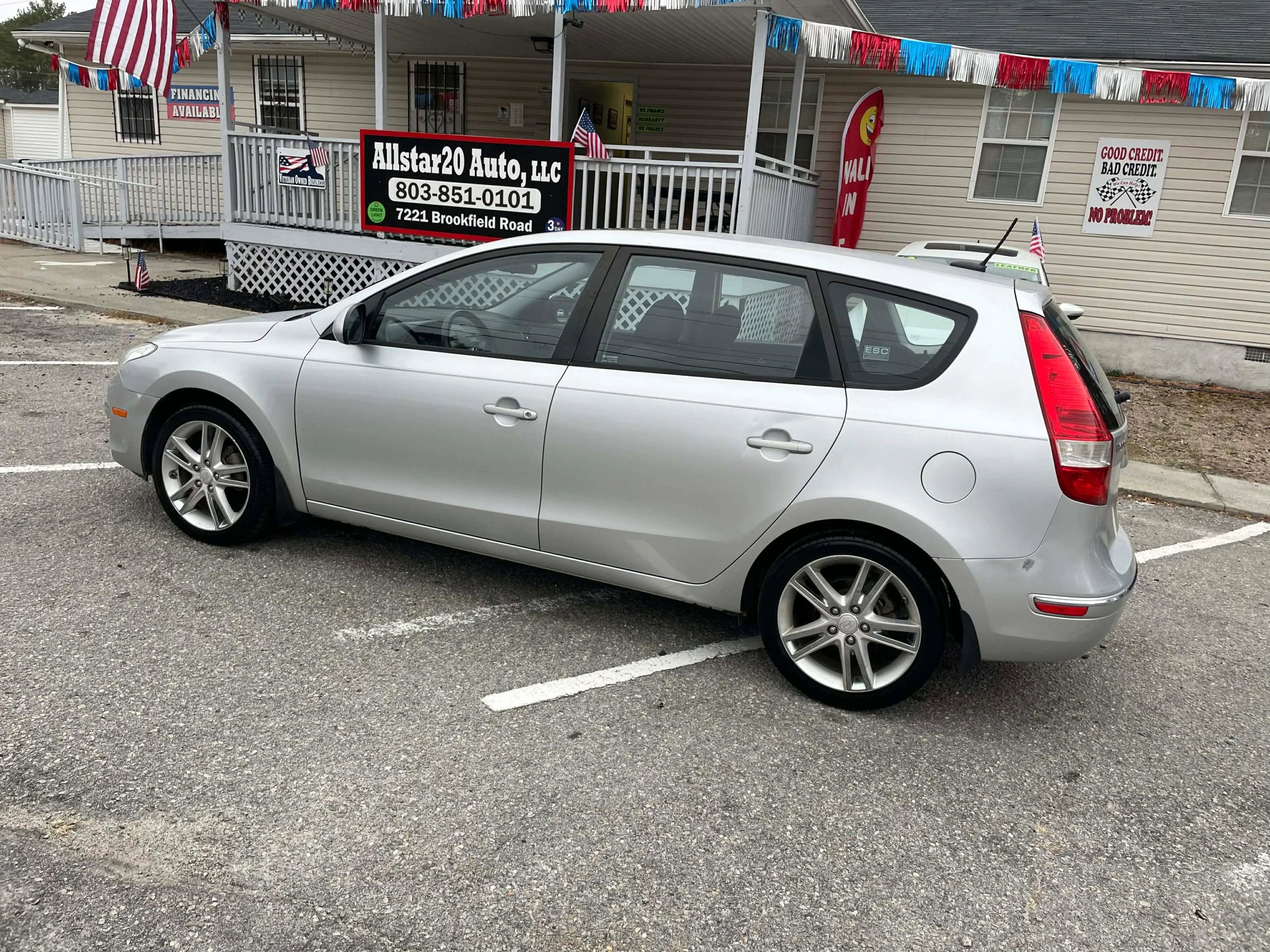 Used 2009 Hyundai Elantra w/ Premium-Sport Pkg 2 image 2